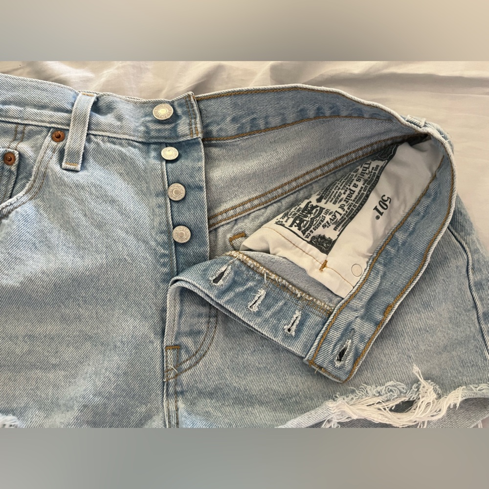 Women's Levi's 501 Original High-Rise Jean Shorts - Picture 3 of 6